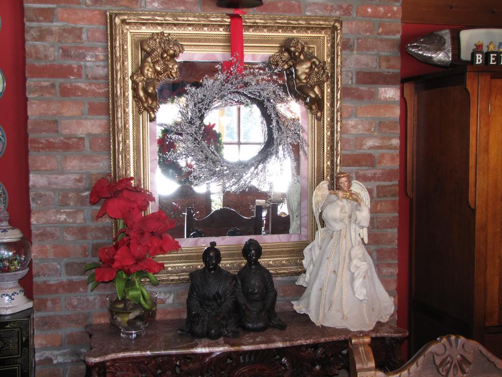 Shambhala Bed And Breakfast Buckhorn Exterior photo